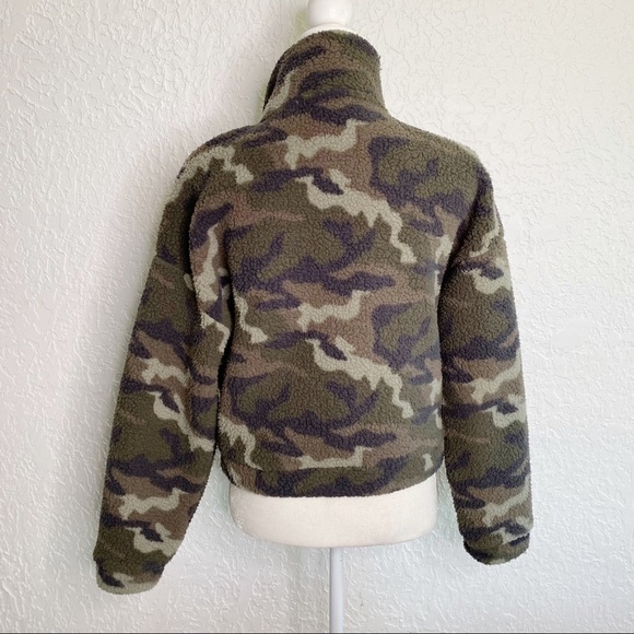 American Eagle Camo Fuzzy Sherpa Zip up Jacket sweatshirt Size S - Picture 2 of 10
